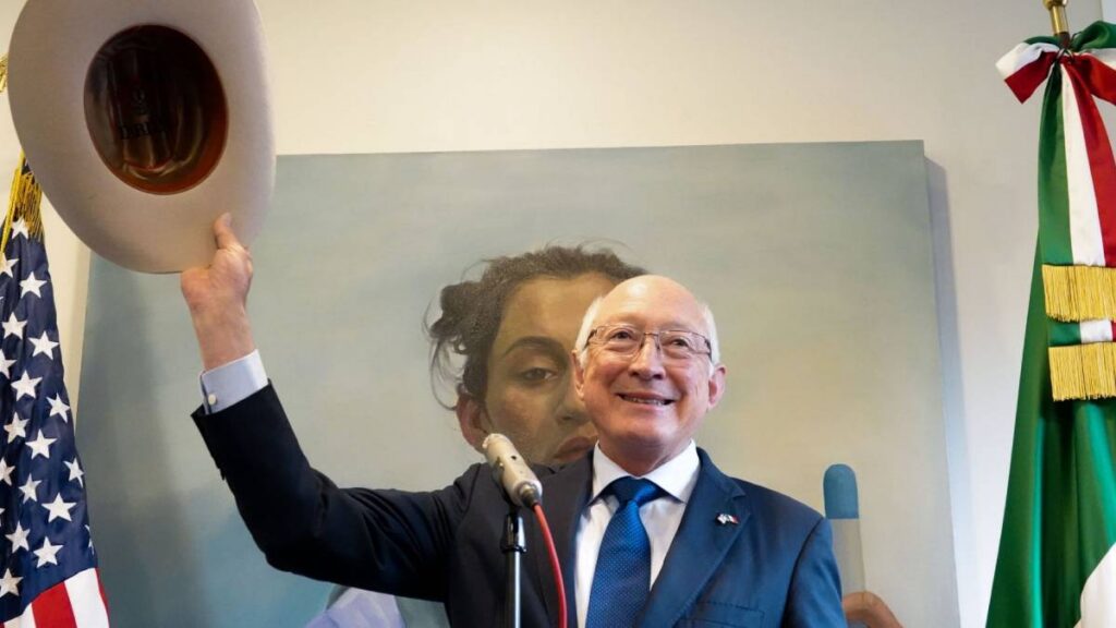 Ken Salazar y la FGR: cuándo un exembajador conserva inmunidad diplomática, según la Convención de Viena y la UNAM