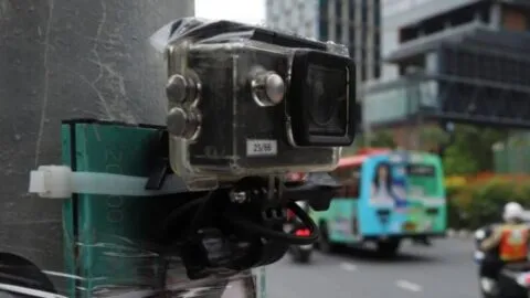 Las cámaras con IA que pueden ver dentro de tu auto y están siendo derribadas en Estados Unidos