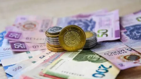 Entregan 4 mil 300 becas en León; éstos son los montos para cada nivel escolar
