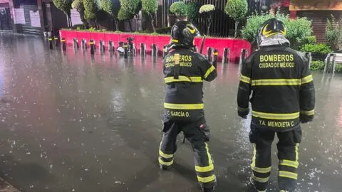 Lluvias activan alerta doble en 12 alcaldías de la CDMX; se registran inundaciones