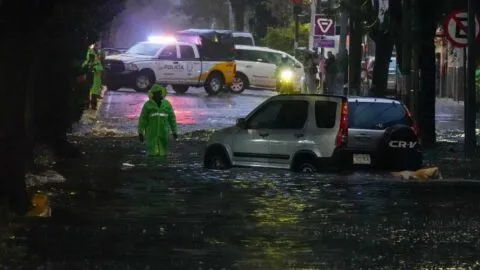 Lluvias provocan inundaciones en Tlalpan; hay alerta en varias alcaldías