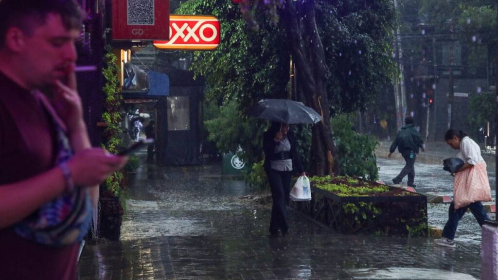 Lluvias muy fuertes afectarán Jalisco, Colima, Michoacán y Guerrero; además inicia una onda de calor en el noroeste.