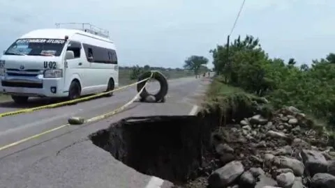 Lluvias dejan 60 hectáreas de cultivos afectadas y daños en carretera de Atlixco, Puebla