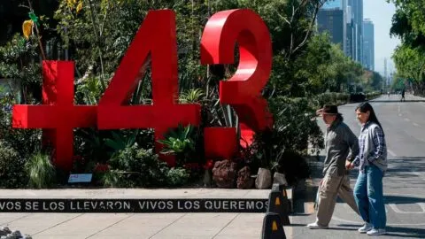 CNDH reabre caso Ayotzinapa y desata críticas por su procedimiento