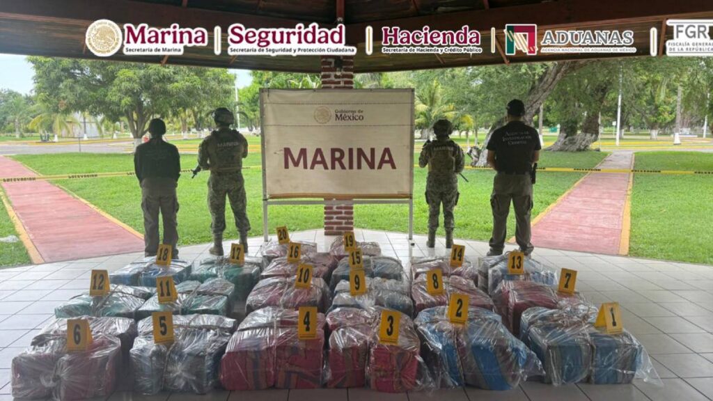 Marina aseguró mil 187 kilos de presunta cocaína en Lázaro Cárdenas; el decomiso supera los 259 millones de pesos.