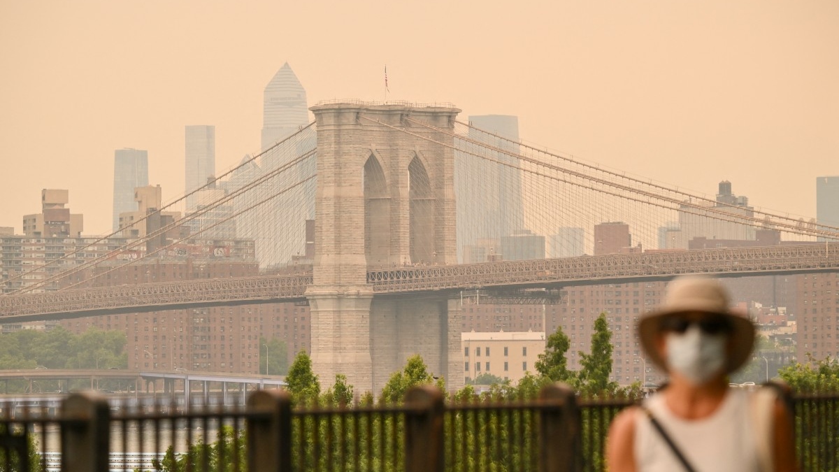 Autoridades sanitarias llaman a la precaución por mala calidad del aire en Nueva York.