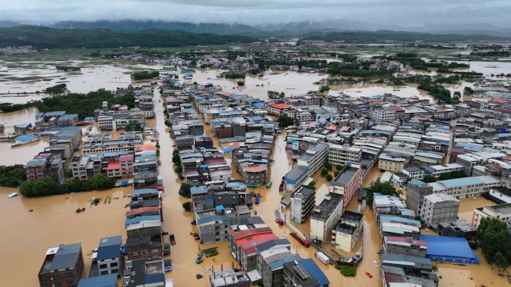 Tifón Maysak provoca inundaciones y colapso de un embalse en China