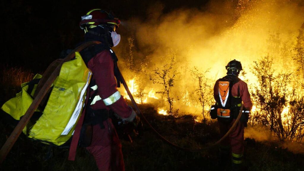 Megaincendio en España calcina 26 mil hectáreas y deja mil 200 evacuados cerca de Madrid