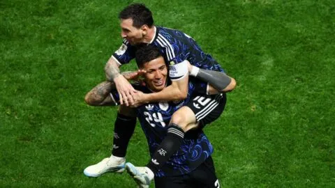 Messi y Argentina vienen de atrás y vencen a Inglaterra; buscarán el bicampeonato del Mundial
