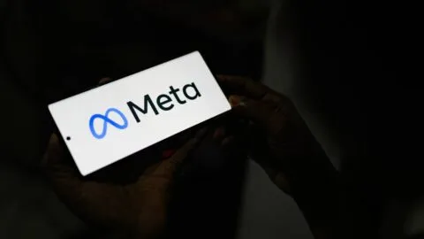 Adolescente retira demanda contra Meta por presunta adicción a redes sociales antes del juicio en Estados Unidos