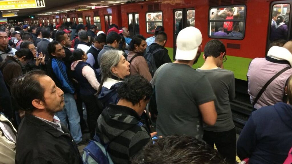 El nuevo sistema del Metro CDMX utilizará un semáforo de colores para informar el nivel de saturación.