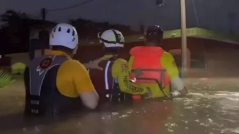 Lluvias torrenciales inundan Mazatlán tras paso del monzón mexicano