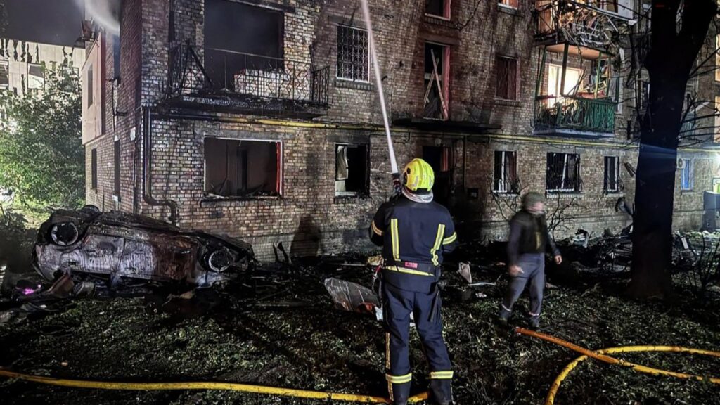 Oleada de bombardeos rusos deja al menos un muerto y 5 heridos en Ucrania