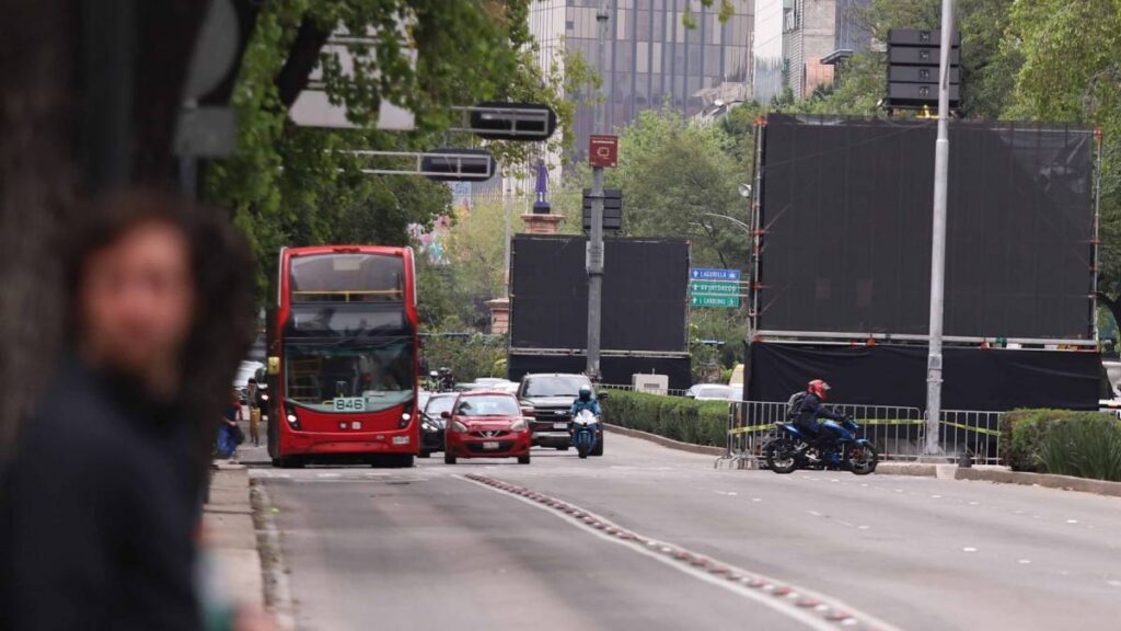 Instalan 10 pantallas más en Reforma para el México vs Inglaterra con el objetivo de disminuir aglomeraciones durante el Mundial.