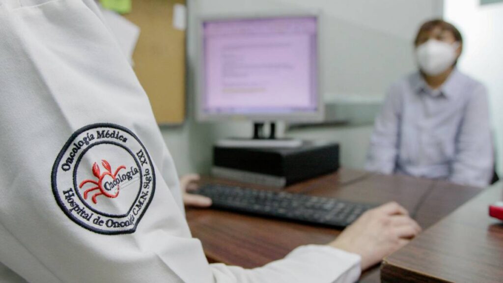 El IMSS desmintió que pensionados y jubilados deban realizar un trámite digital para seguir recibiendo el pago de su pensión.
