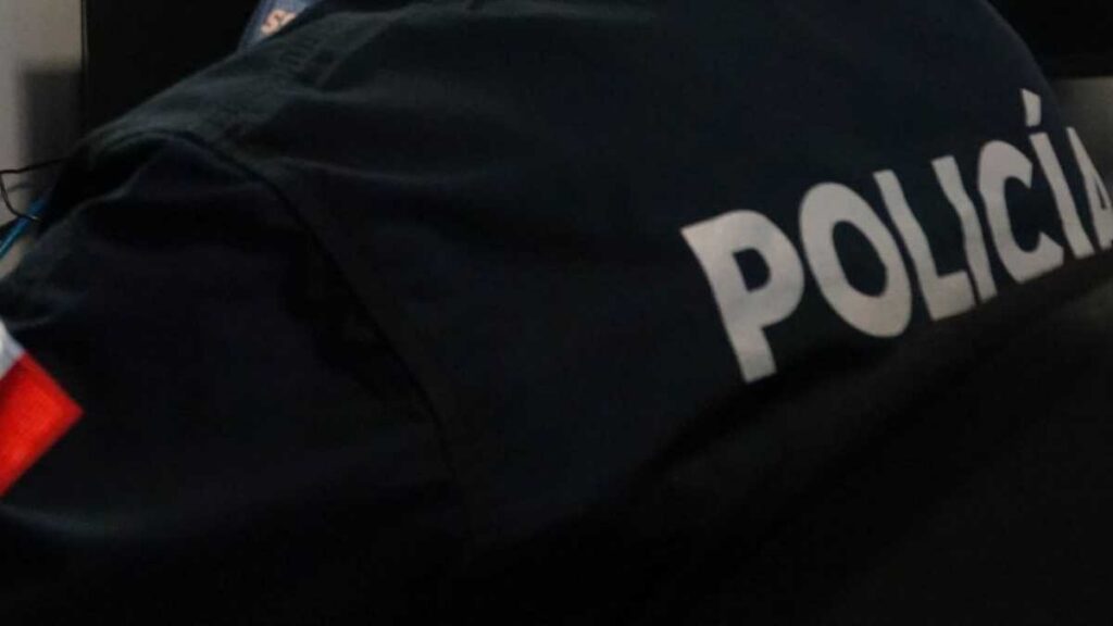 Policía de CDMX muere en patrulla por disparo