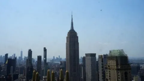 Escalaron el Empire State sin autorización: quiénes son, qué castigo enfrentan y los casos que los antecedieron