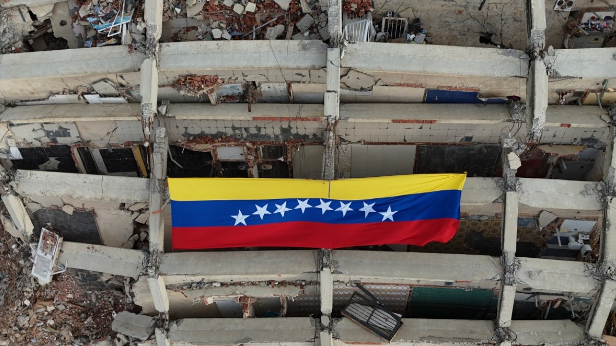 Continúan trabajos para recuperar cuerpos tras terremoto en Venezuela