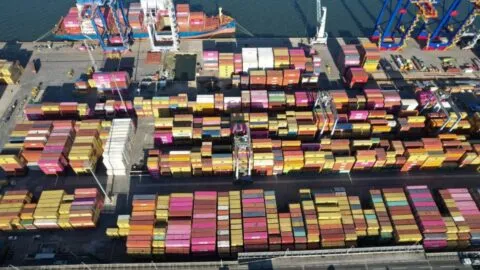 Entran en vigor los nuevos aranceles de EE. UU. para México y otros 59 países