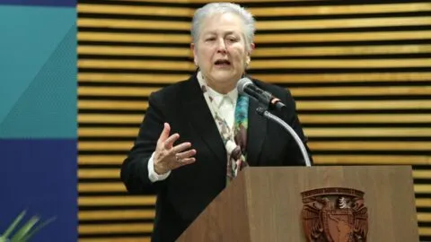 En medio de polémica por examen, UNAM destituye a Patricia Dávila como secretaria general