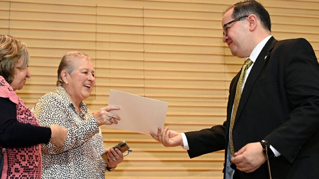 Lomelí recibe a Dávila por su nuevo cargo de Secretaria General. Foto: Gaceta CCH