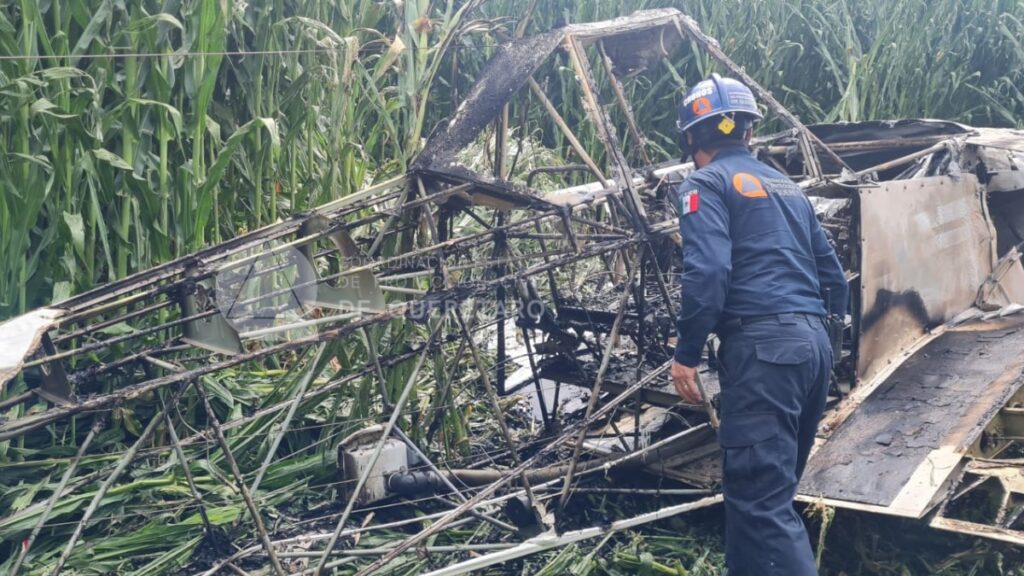 Avioneta se desploma y piloto sobrevive. Foto: Protección Civil de Qro
