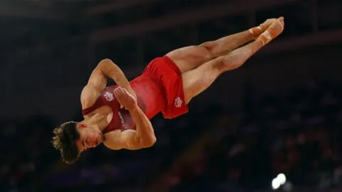Gimnasta sufre aparatosa caída en los Juegos de la Commonwealth: video