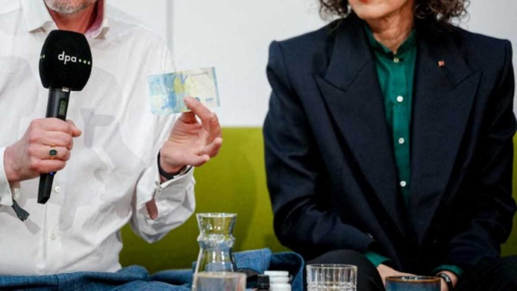Presentadora renuncia en vivo en España
