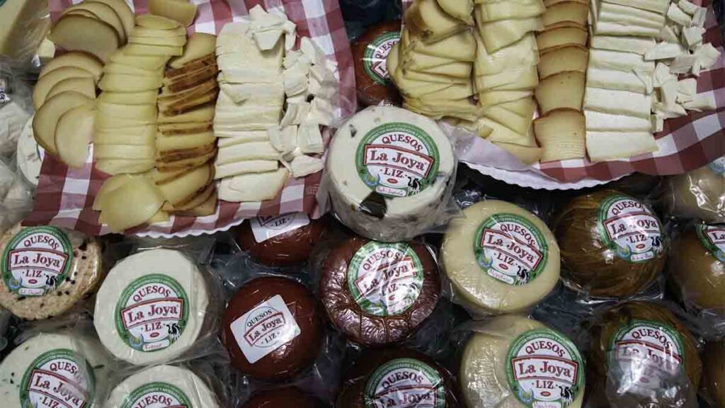 Queso, Pan y Rompope