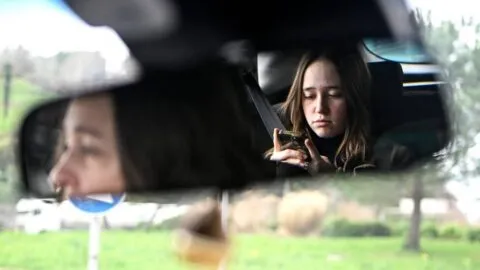 La tendencia global crece: 25 países de la OCDE debaten edad mínima en redes sociales