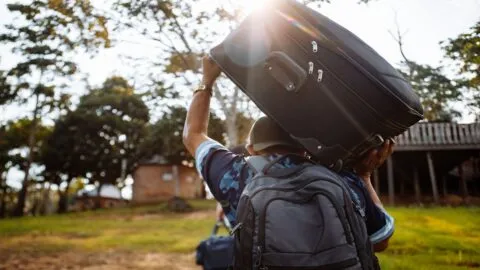 CBP Home: cómo hacer tu repatriación voluntaria, obtener tu vuelo de regreso y recibir hasta $2,600 dólares sin arresto