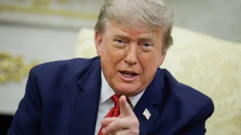 Trump lanza nueva amenaza contra Irán: la próxima semana atacará centrales eléctricas y puentes si no hay negociación