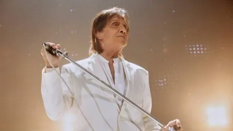 Hospitalizan a Roberto Carlos para una cirugía programada; lo reportan estable