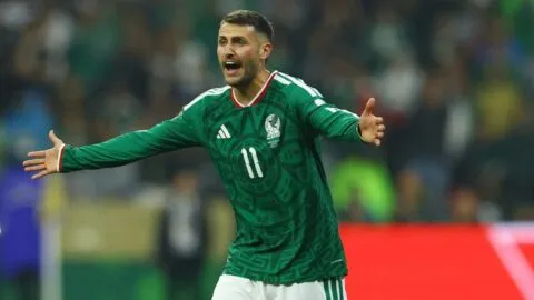 Santiago Giménez habría sufrido un esguince en el tobillo en el México vs Inglaterra