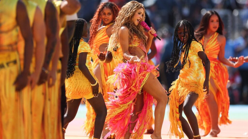 ¡Hecho a mano! Vestido de Shakira de la final del Mundial 2026 tenía 200 mil cristales y se inspiró en colonia de la CDMX