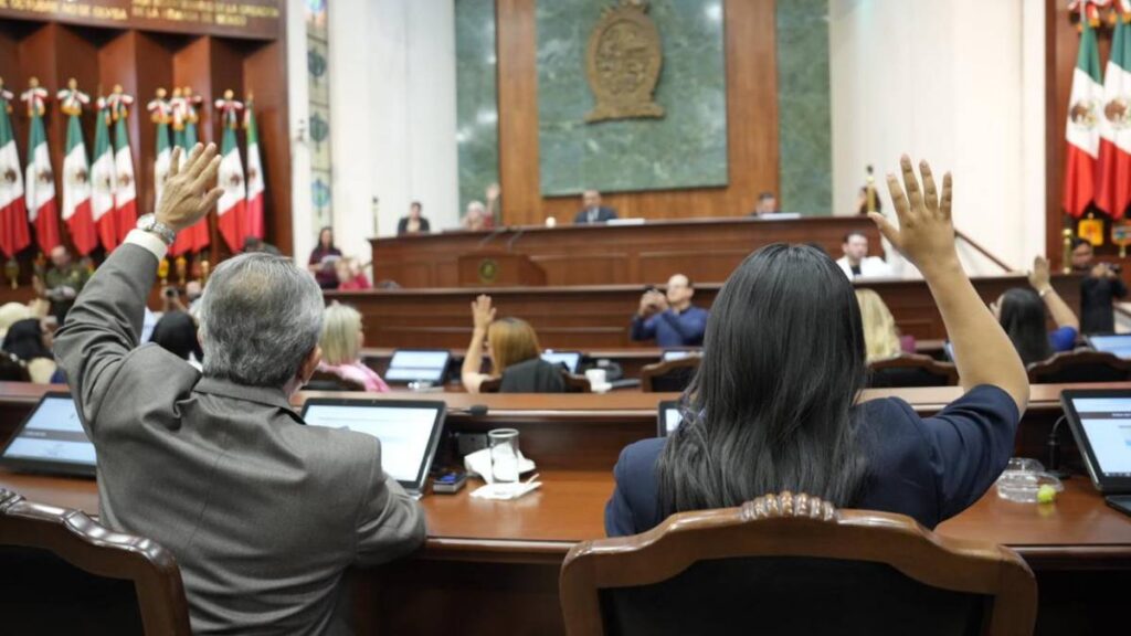 Sinaloa regula el uso de celulares en escuelas; solo podrán usarse para actividades educativas o emergencias.