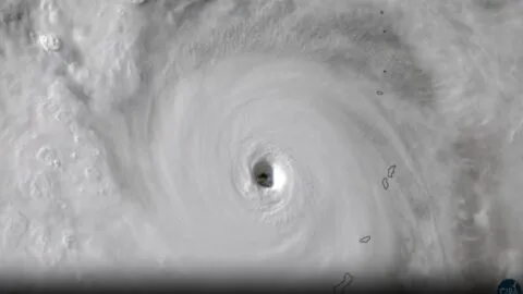 Captan el ojo del supertifón Bavi desde el espacio; continúa su avance hacia Taiwán