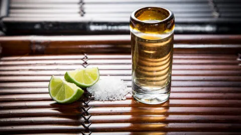 Alerta COFEPRIS por tequila Gran Centenario Añejo adulterado; te decimos cómo identificar una botella segura