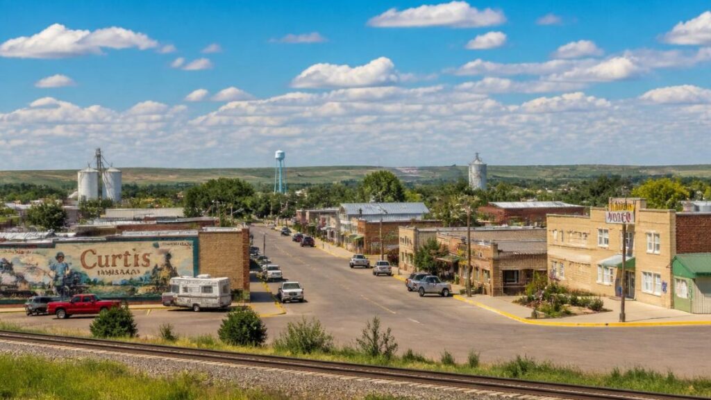 Curtis, un pequeño pueblo de Nebraska, busca atraer nuevos habitantes con un programa que entrega terrenos residenciales sin costo
