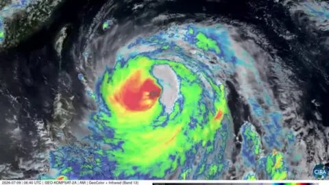 El poderoso ojo del tifón Bavi, que dejó al menos 15 muertos, es capturado por satélites: videos