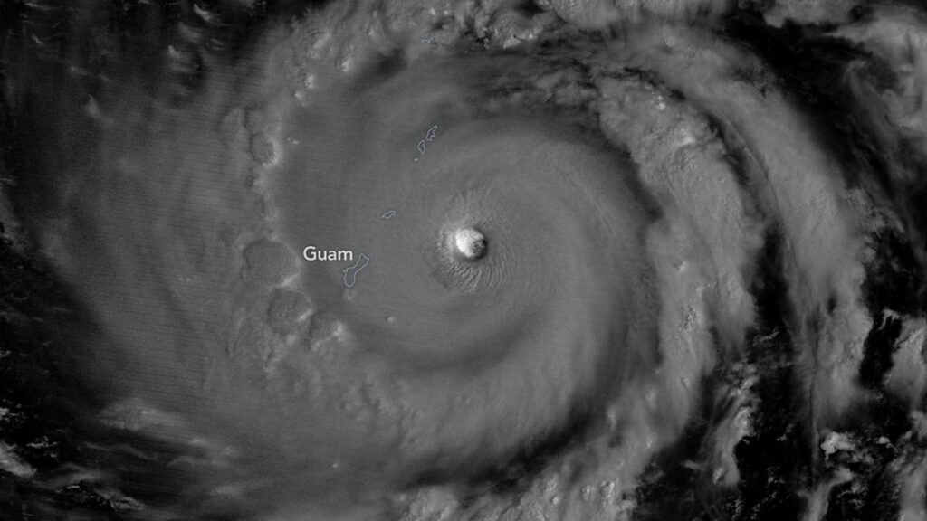 Tifón Bavi tomado dede el espacio el 5 de julio.