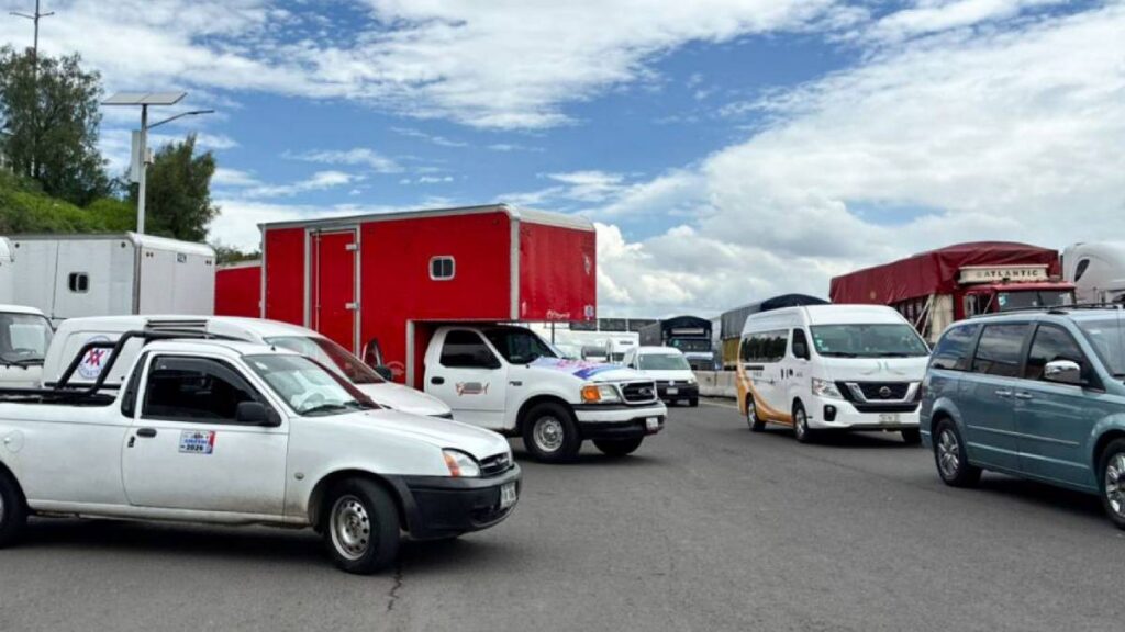 Los manifestantes exigen mayor seguridad en las rutas que conectan al Estado de México con la Ciudad de México.