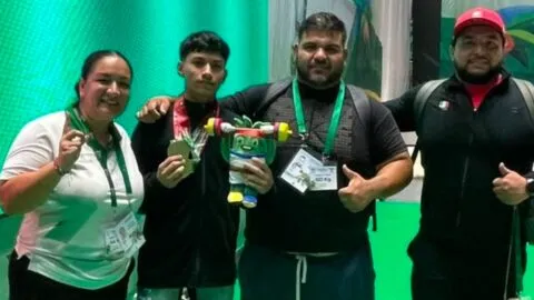 Víctor Méndez Uicab se corona como campeón mundial juvenil de levantamiento de pesas; así fue el momento