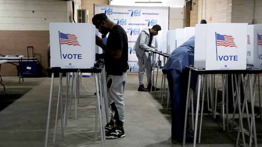 Demócratas acusan a Donald Trump de intentar desacreditar las elecciones