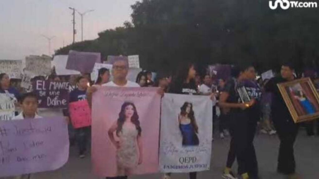 Familia, alumnos y maestros exigen justicia por Dafne