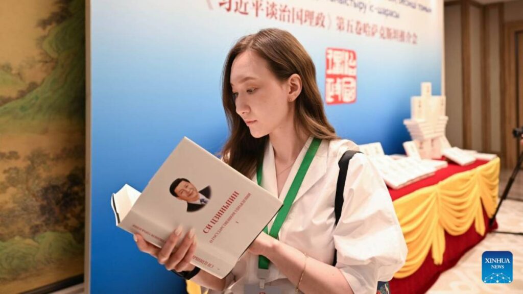 Celebran en Astaná acto de presentación del quinto volumen de "Xi Jinping: La gobernación y administración de China"