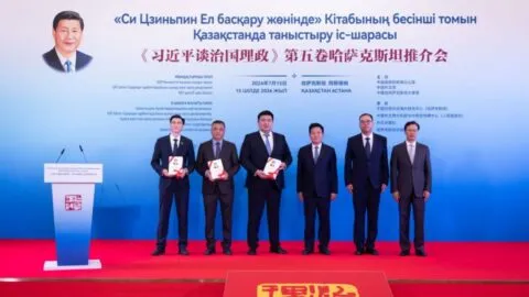 Celebran en Astaná acto de presentación del quinto volumen de "Xi Jinping: La gobernación y administración de China"