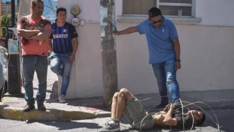 Vecinos linchan a presunto ladrón en Xalapa, Veracruz; Nahle habla del caso