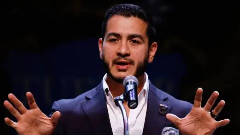 Él es Abdul El-Sayed, el candidato musulmán demócrata que ganó en Michigan y buscará un escaño en el Senado