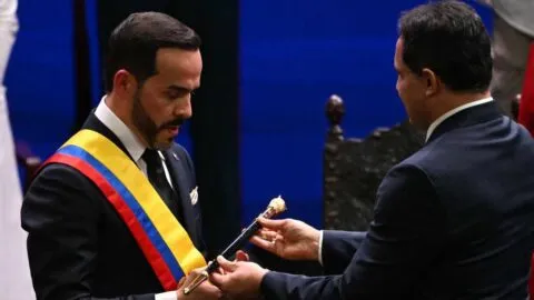 Abelardo de la Espriella asume la Presidencia de Colombia